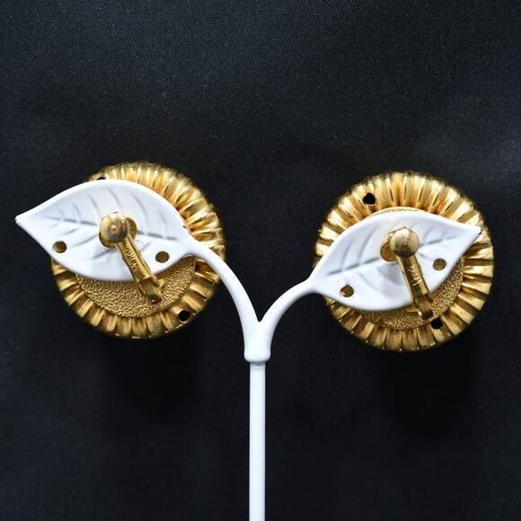 Vintage 1950s Vendome Gold Plated Dome Clip Earrings, Lightweight - Picture 4 of 10